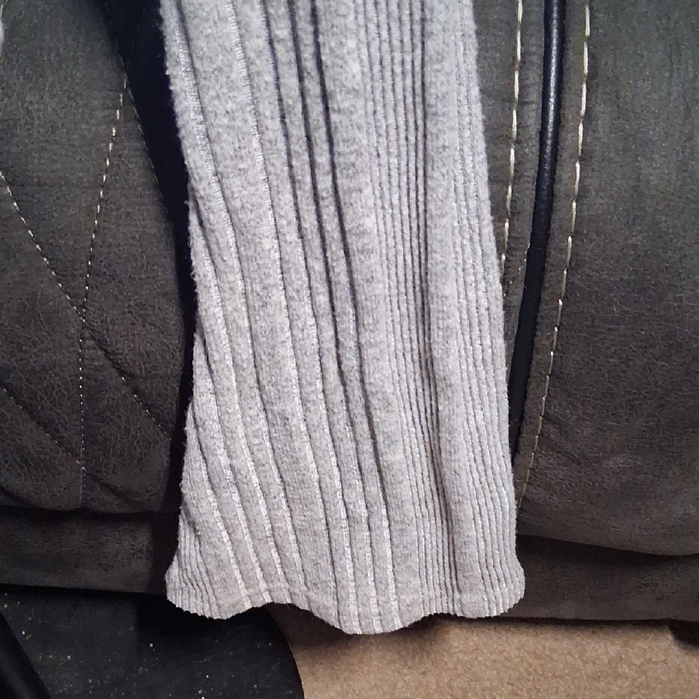 SHEIN Light Gray Ribbed Knit Top - Picture 3 of 3